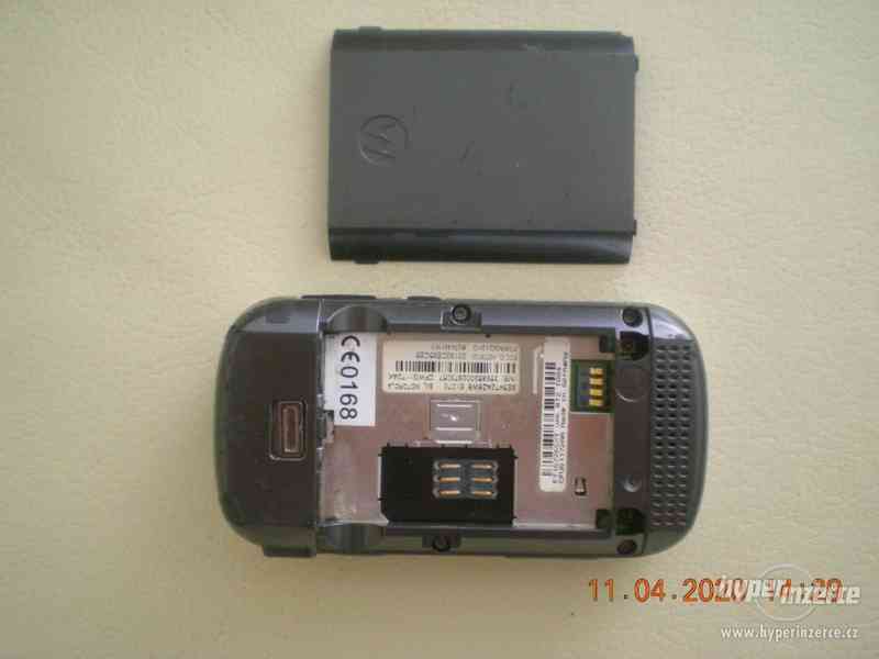 Motorola E1070 - véčkový mobilní telefon - foto 10