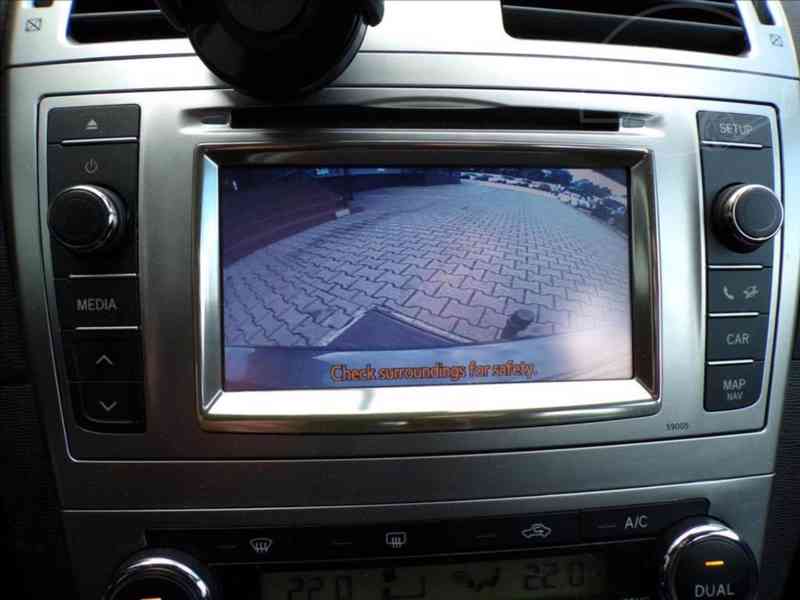 Toyota Avensis 1,8 VVTi KAMERA,WEBASTO,TAŽNÉ ZAŘ. - foto 15