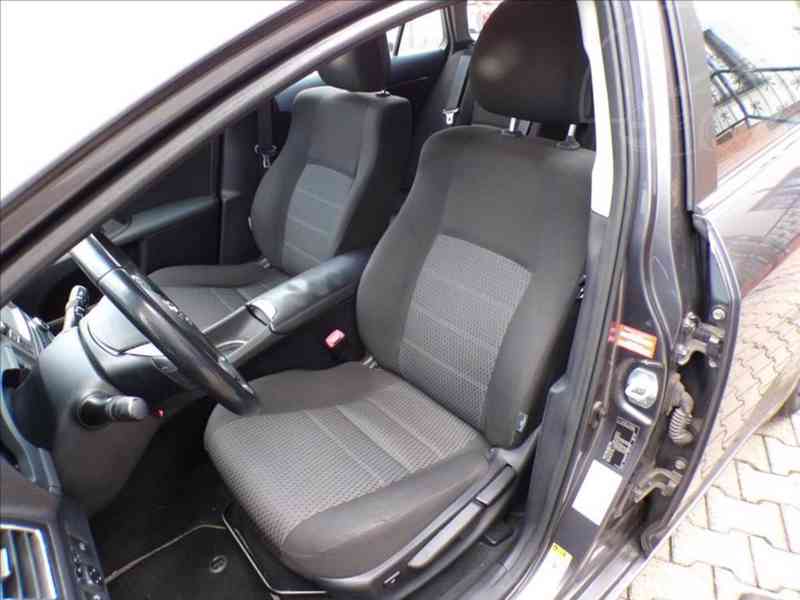 Toyota Avensis 1,8 VVTi KAMERA,WEBASTO,TAŽNÉ ZAŘ. - foto 7