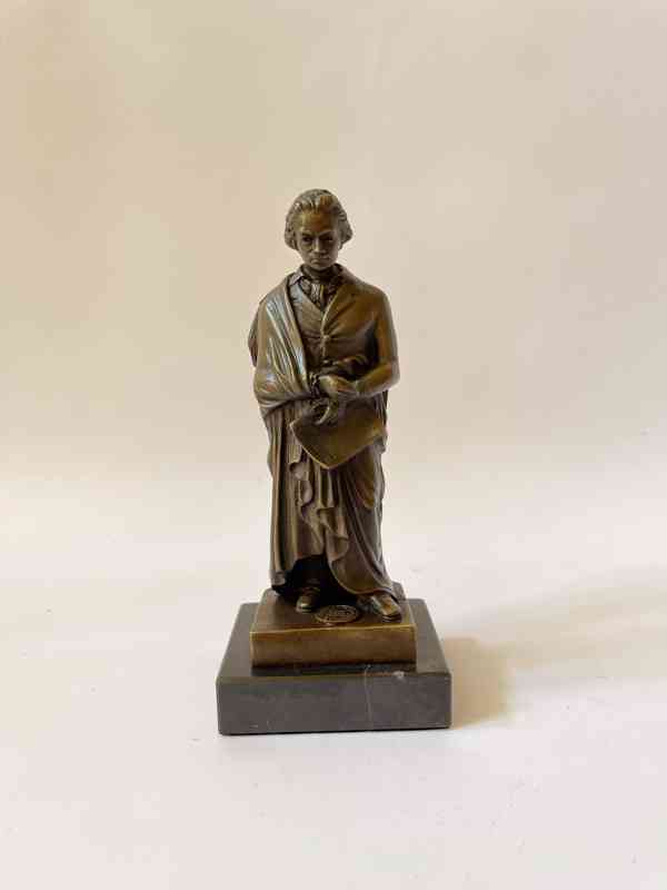 Ludwig van Beethoven - bronzová soška
