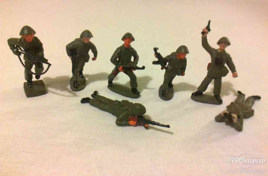 Sháním figurky vojáků (NDR) - foto 1