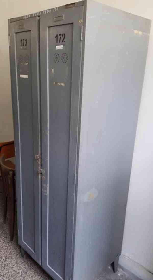 Skříň šatní - dřevěná 660x560x1870 (12400.) - foto 1