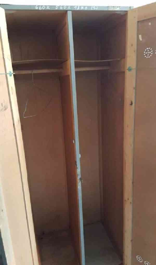 Skříň šatní - dřevěná 660x560x1870 (12400.) - foto 3