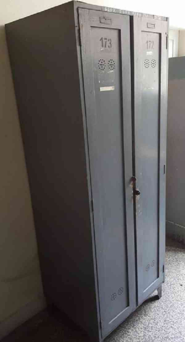 Skříň šatní - dřevěná 660x560x1870 (12400.) - foto 2