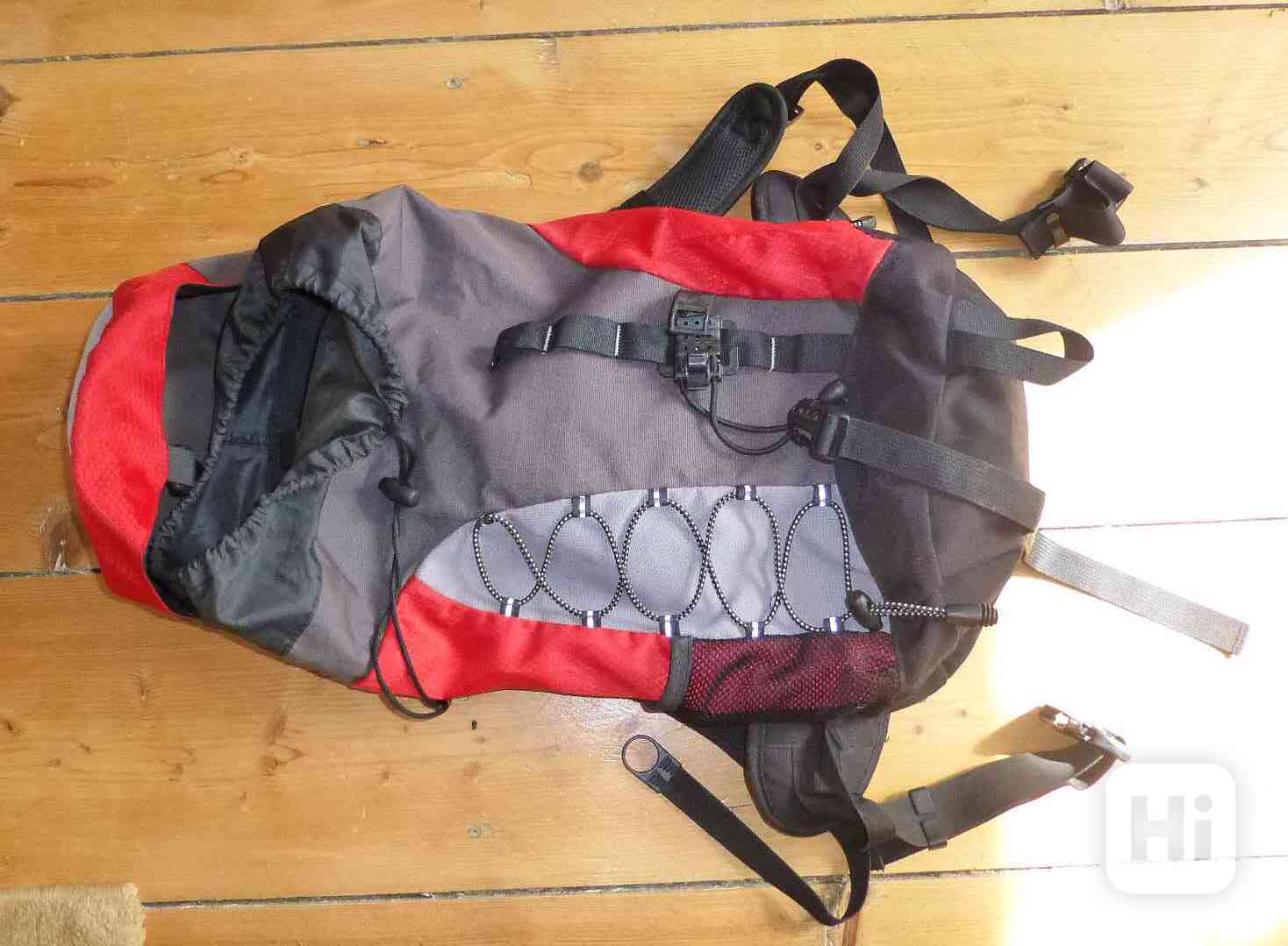 Turistický batoh (šedá-červená) - foto 1