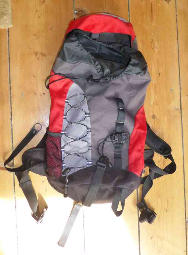 Turistický batoh (šedá-červená)