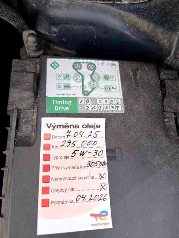 Volkswagen Touran 2.0 TDI, r.v. 2007, 7 míst - foto 11