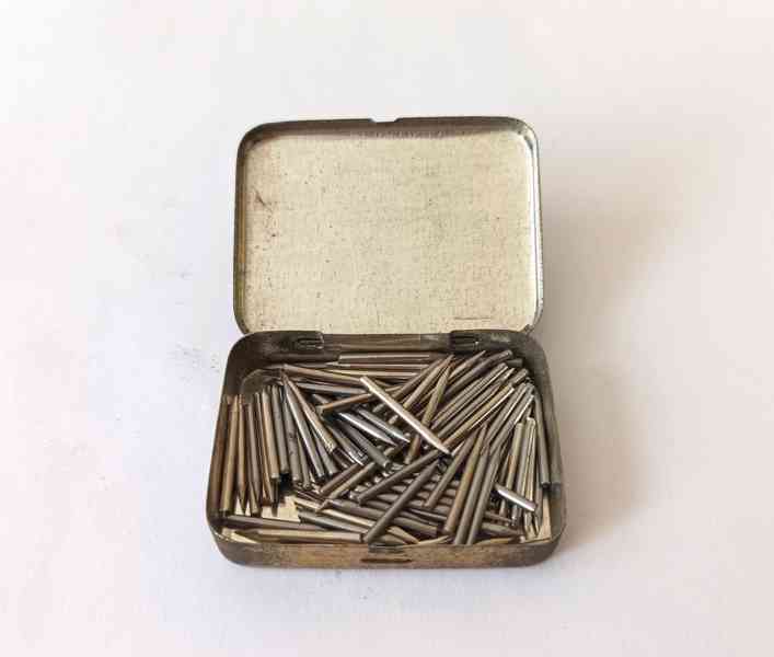 Stará plechová krabička s náhradními gramojehlami, 20. léta - foto 2