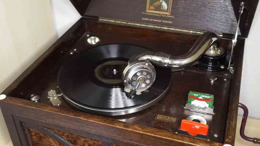 Stará plechová krabička s náhradními gramojehlami, 20. léta - foto 3