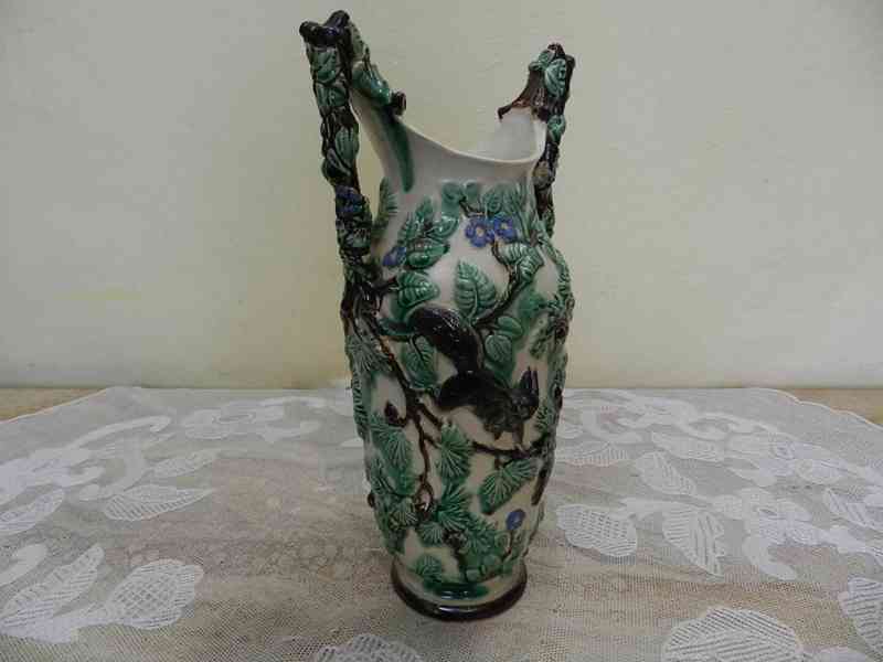 Krásná secesní ručně malovaná Váza Veverky Majolika - foto 3