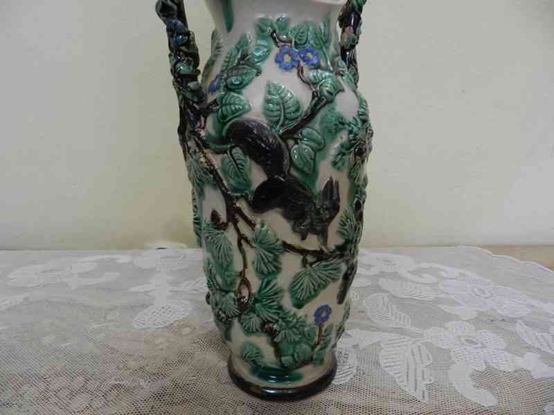Krásná secesní ručně malovaná Váza Veverky Majolika - foto 6