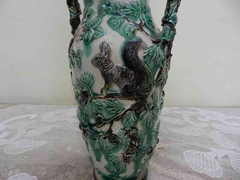 Krásná secesní ručně malovaná Váza Veverky Majolika - foto 7