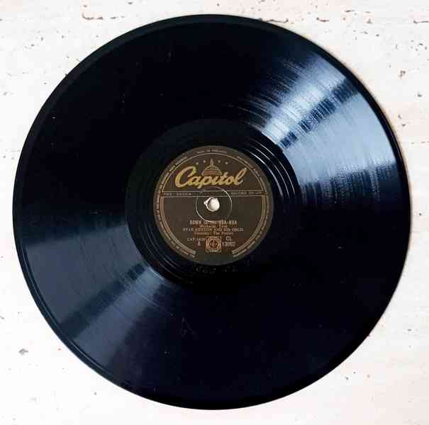 9 starožitných šelakových gramodesek americký jazz, swing - foto 13