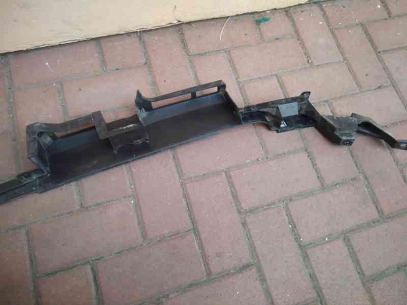 Střední pravý držák zadního nárazníku Peugeot/Citroen - foto 2