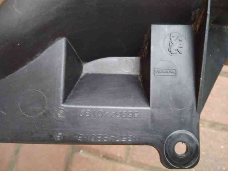 Střední pravý držák zadního nárazníku Peugeot/Citroen - foto 4