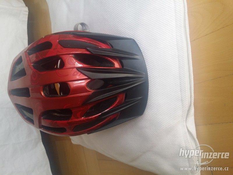 Dámská cyklistická helma Specialized - foto 3