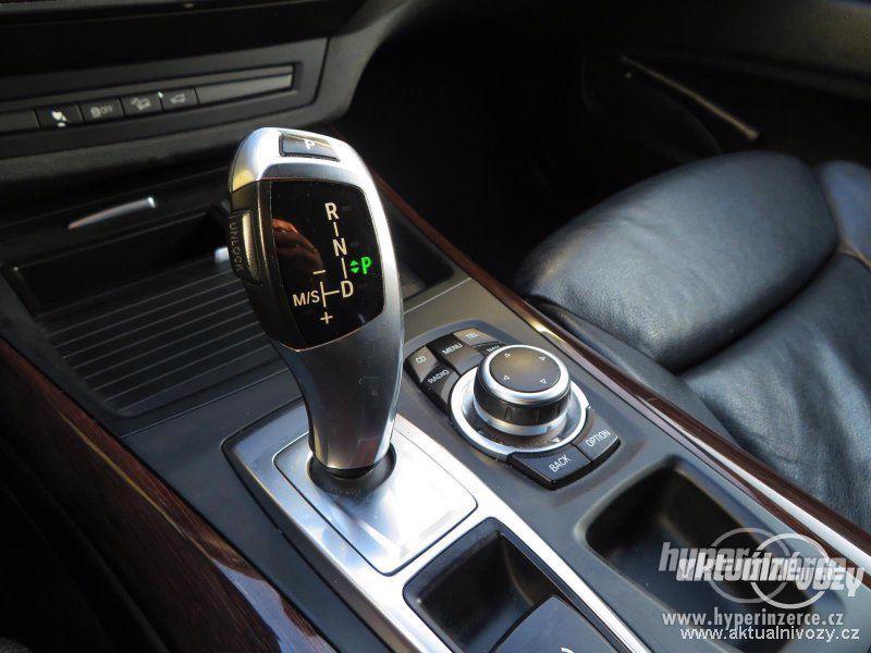 BMW X5 3.0, nafta, rok 2010, kůže - foto 17