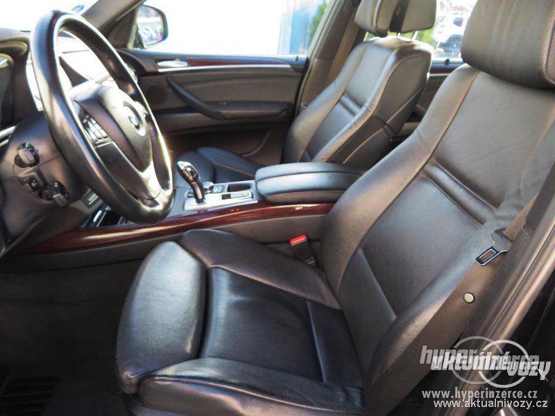 BMW X5 3.0, nafta, rok 2010, kůže - foto 18