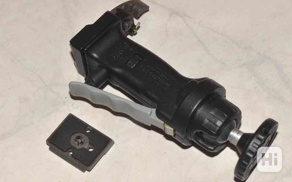 Kulová hlava s rukojetí: Manfrotto GRIP ACTION 222 **Joystic - foto 5