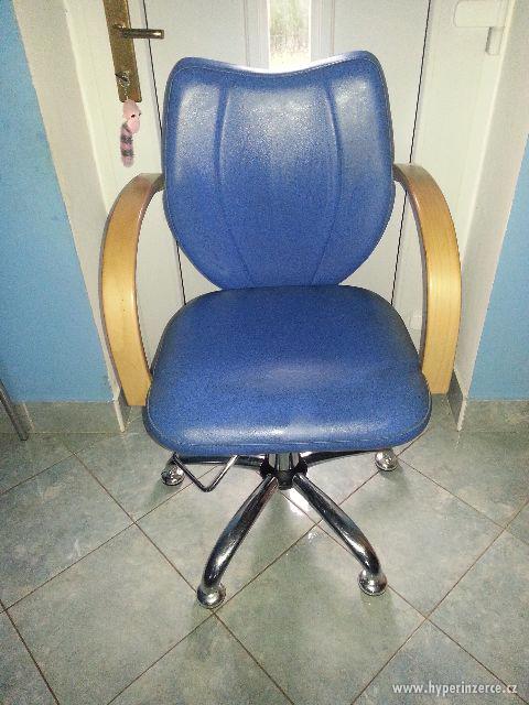Kadeřnická židle, křeslo - foto 1