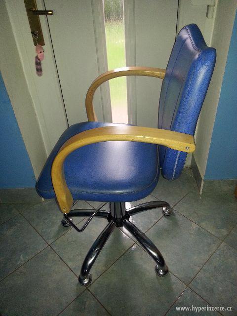 Kadeřnická židle, křeslo - foto 2