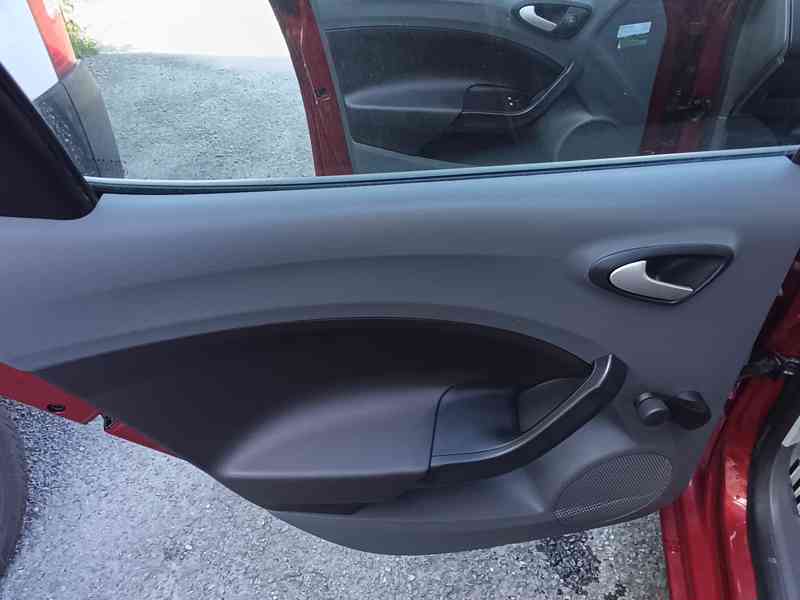SEAT Ibiza 1,2i 12V Reference ČR - foto 20