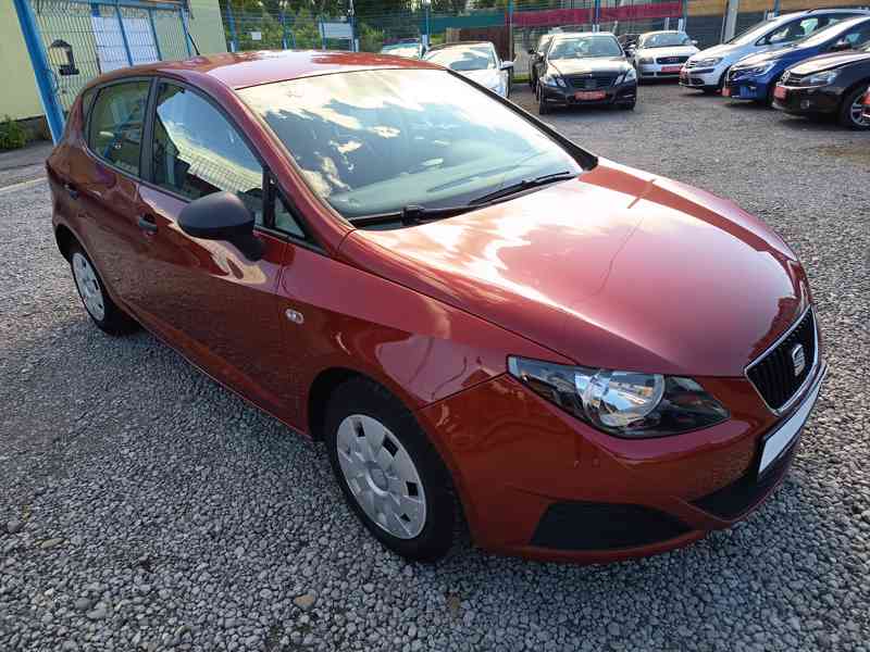 SEAT Ibiza 1,2i 12V Reference ČR - foto 2