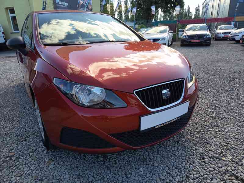 SEAT Ibiza 1,2i 12V Reference ČR - foto 3
