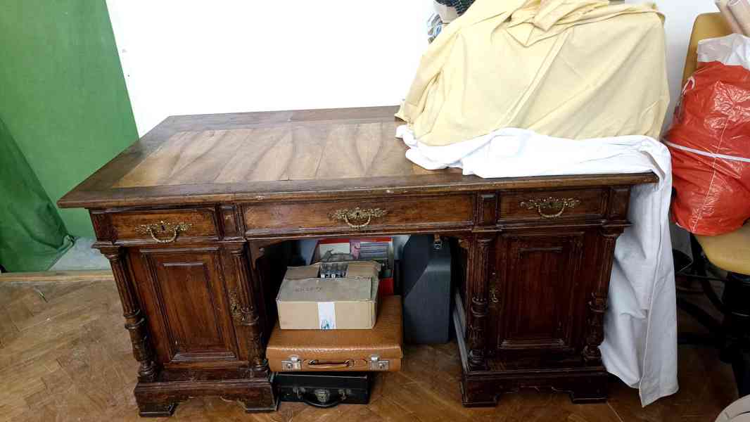 Starožitný psací stůl  - foto 1