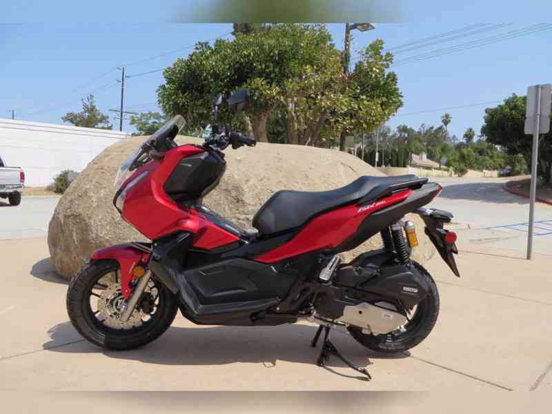 Nový motocykl Scooter 2022 Honda ADV150 - foto 2