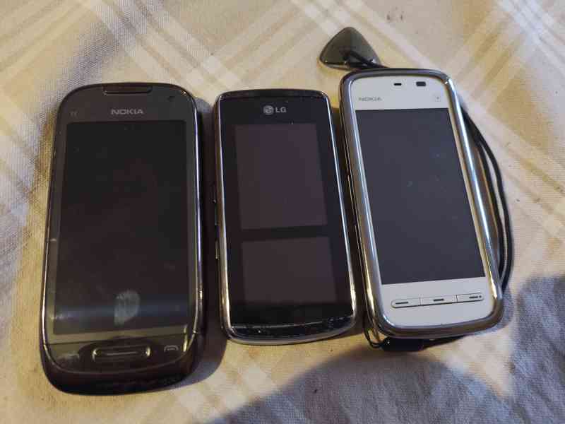Mobilní telefony mix značek - foto 3