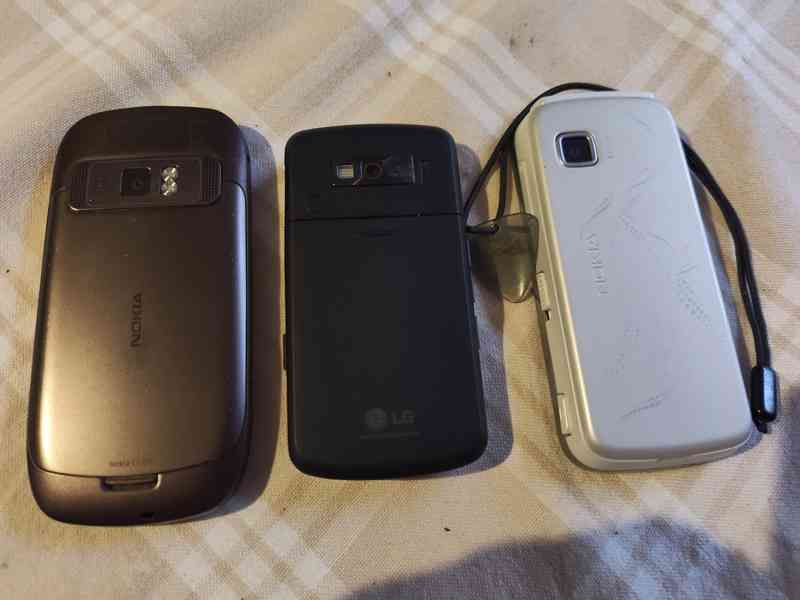 Mobilní telefony mix značek - foto 6