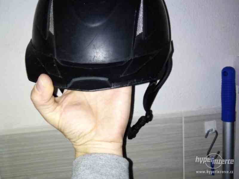 Jezdecká helma - foto 2