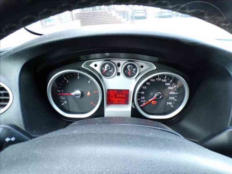 Ford Focus 1,6 TDCi GHIA - foto 6