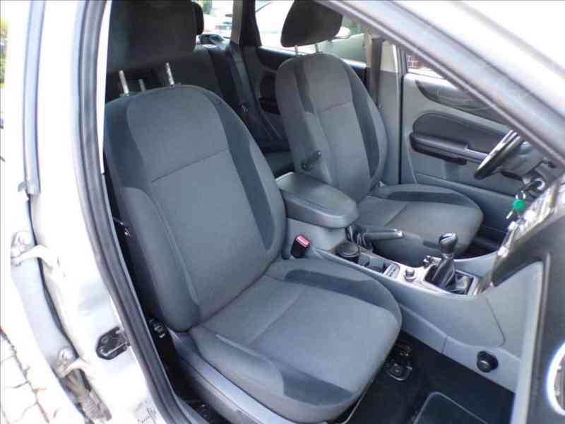 Ford Focus 1,6 TDCi GHIA - foto 12