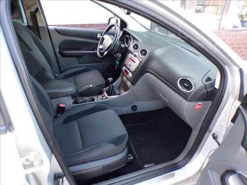 Ford Focus 1,6 TDCi GHIA - foto 11