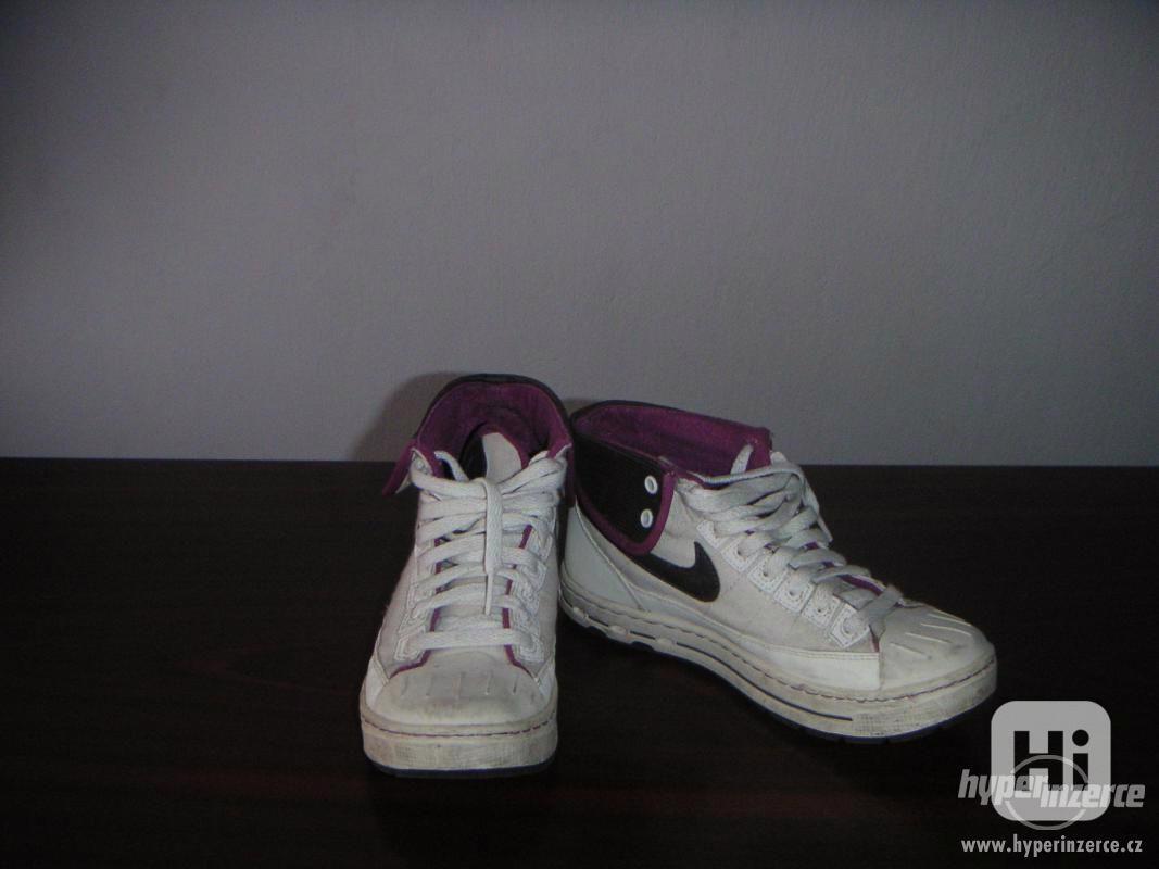 Kotníkové tenisky Nike - foto 1