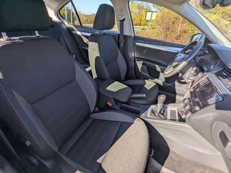 Škoda Octavia 1,6 Tdi 4x4 - foto 12