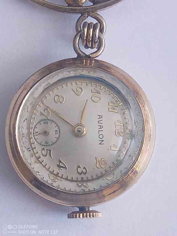 Vintage pozlacené dámské náramkové hodinky AVALON s monogram - foto 7
