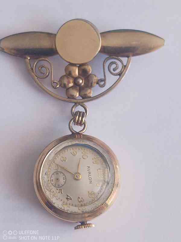 Vintage pozlacené dámské náramkové hodinky AVALON s monogram - foto 1