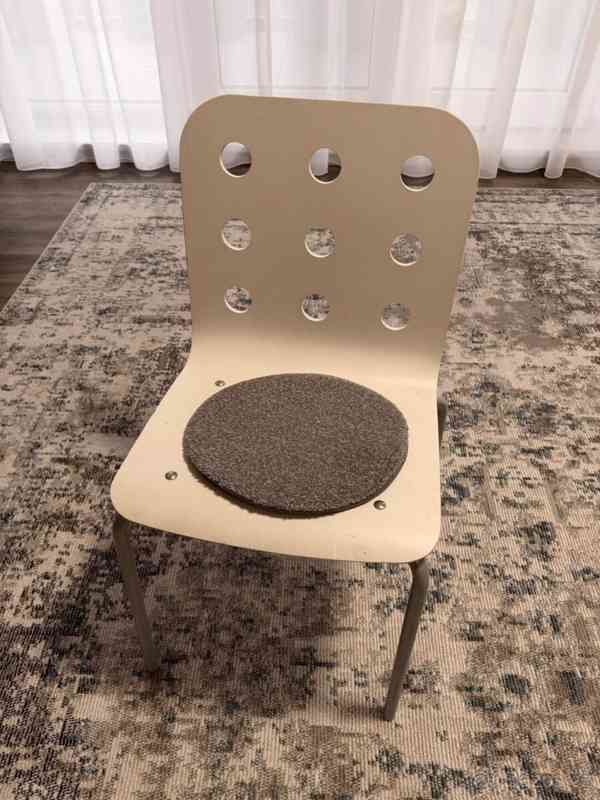 IKEA JULES – bílá stohovatelná židle