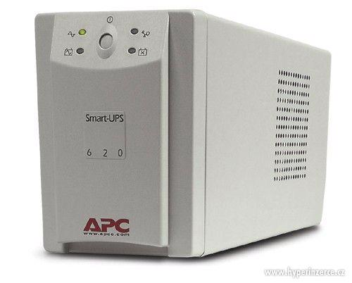 Prodám záložní zdroj UPS APC Smart UPS 620 - foto 1