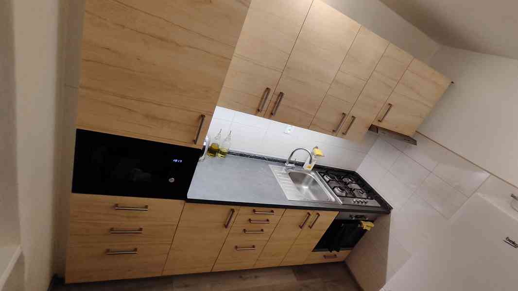 Nabízíme k pronájmu zrekonstruovaný a plně vybavený byt 2+1 - foto 10