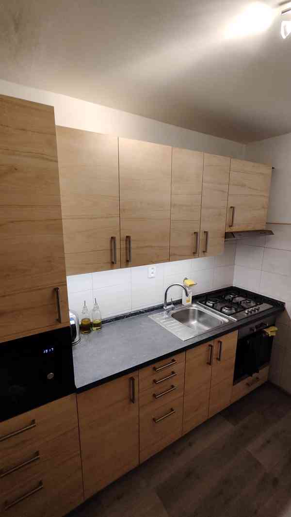 Nabízíme k pronájmu zrekonstruovaný a plně vybavený byt 2+1 - foto 11