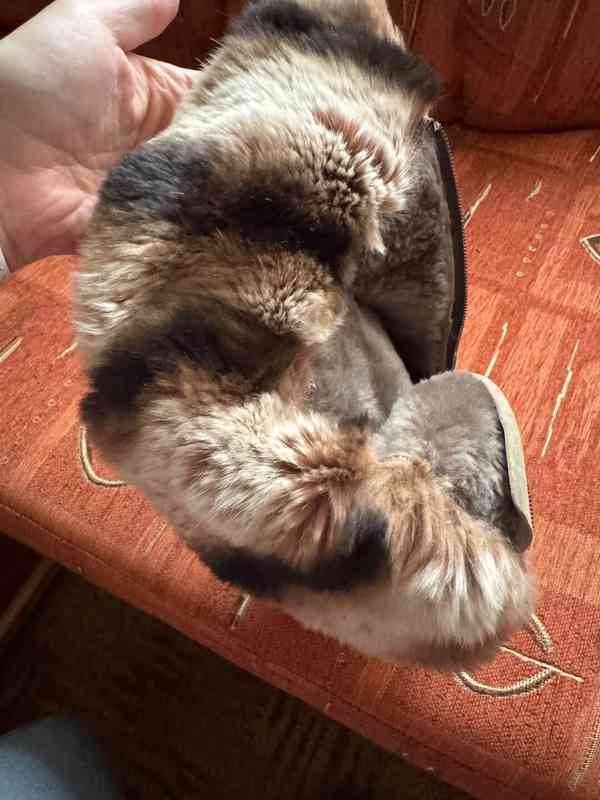 Krásné dámské semišové zimní kozačky s pravým kožíškem - foto 3