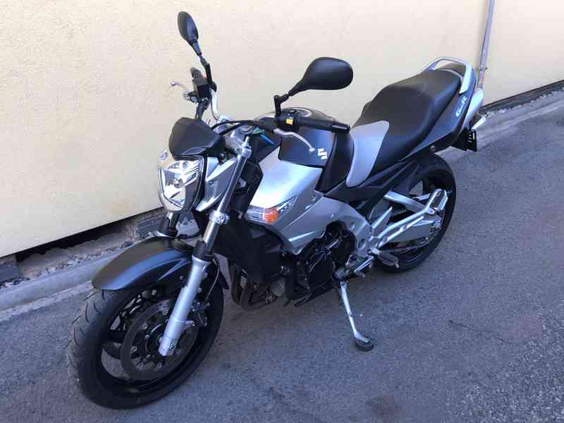 Suzuki GSR 600 - foto 2