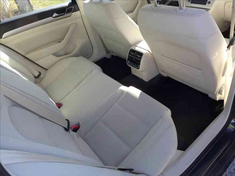 Volkswagen Passat 1,6 TDI COMFORTLINE 1.MAJITEL - foto 18