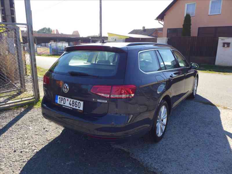 Volkswagen Passat 1,6 TDI COMFORTLINE 1.MAJITEL - foto 5