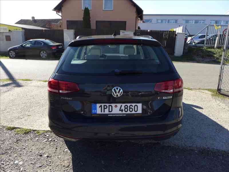 Volkswagen Passat 1,6 TDI COMFORTLINE 1.MAJITEL - foto 6