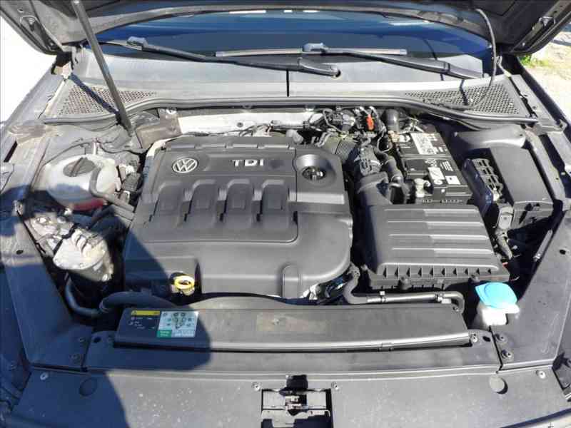 Volkswagen Passat 1,6 TDI COMFORTLINE 1.MAJITEL - foto 20